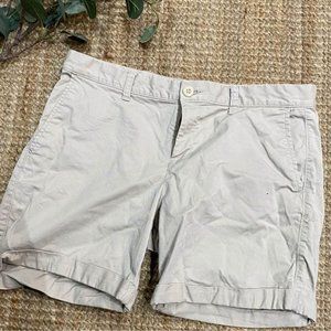 Khaki’s by Gap Girlfriend 6 inch Short
